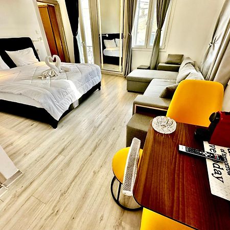 Travelers Luxury Suites, Studios & Apartments コルフ島 エクステリア 写真