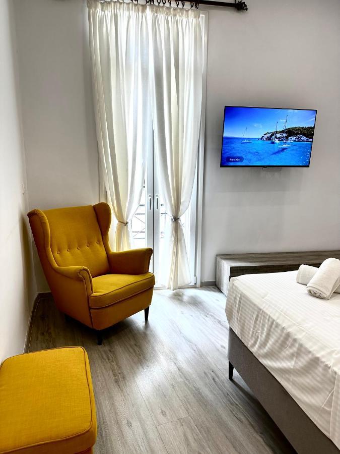 Travelers Luxury Suites, Studios & Apartments コルフ島 エクステリア 写真
