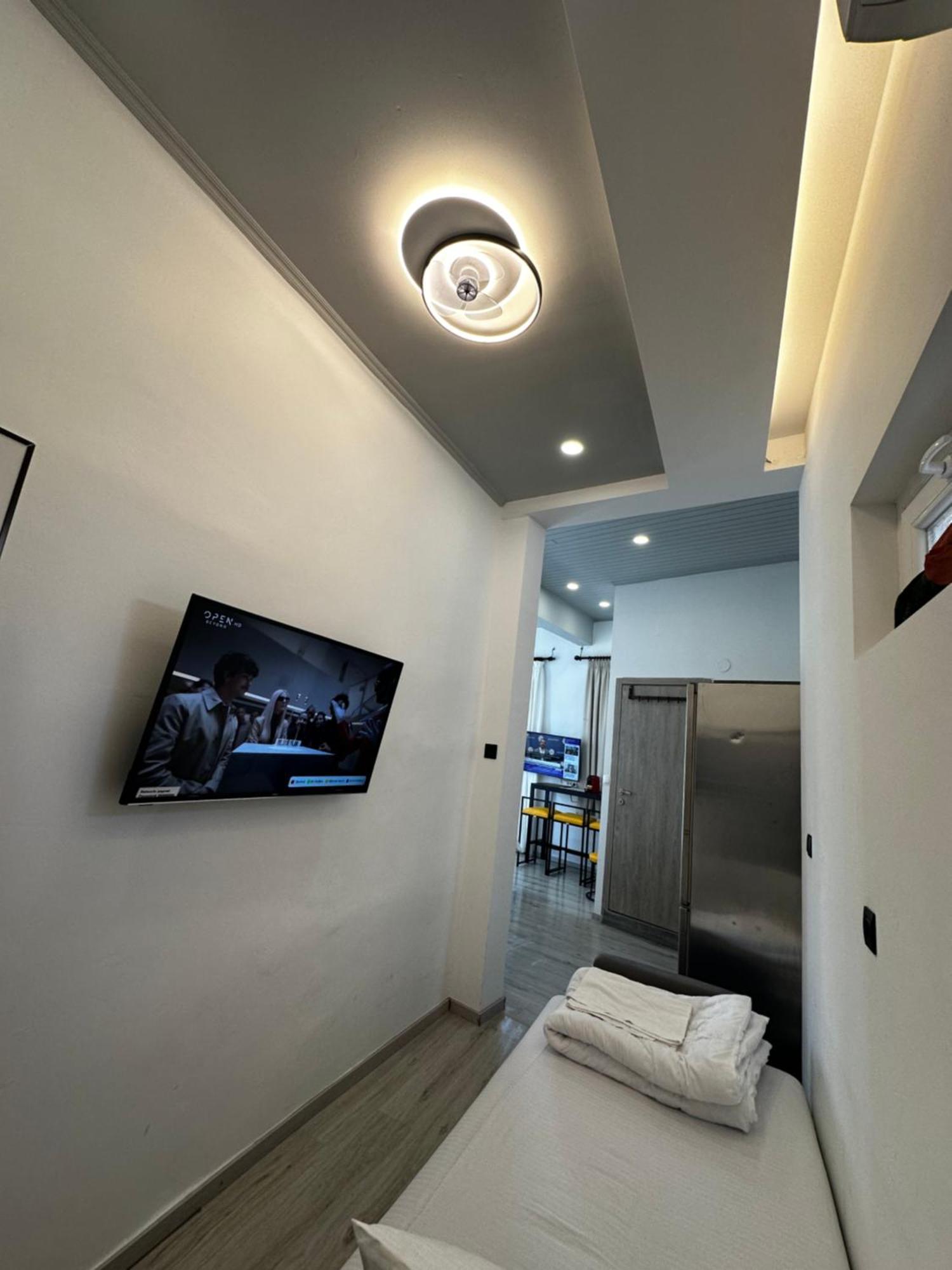 Travelers Luxury Suites, Studios & Apartments コルフ島 エクステリア 写真