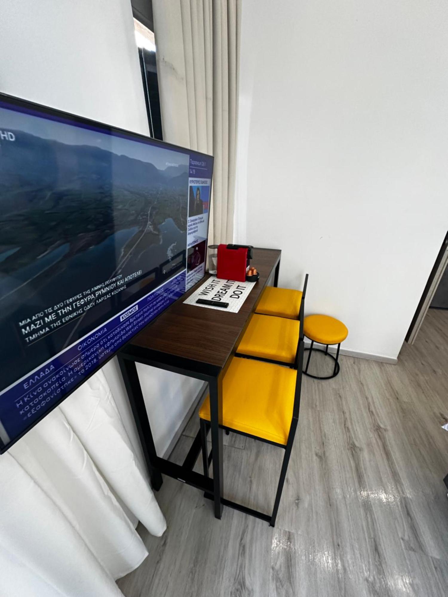 Travelers Luxury Suites, Studios & Apartments コルフ島 エクステリア 写真