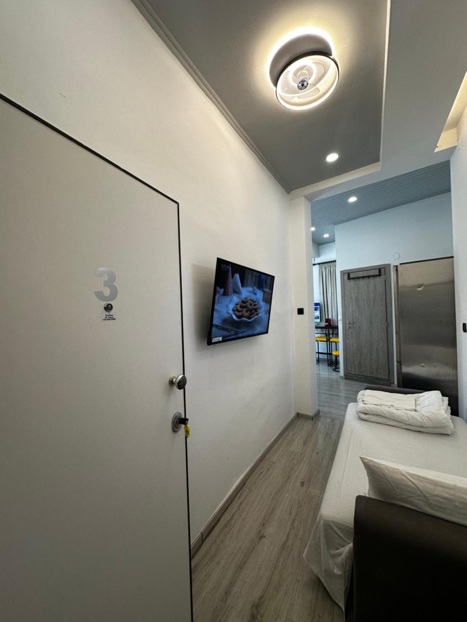 Travelers Luxury Suites, Studios & Apartments コルフ島 エクステリア 写真