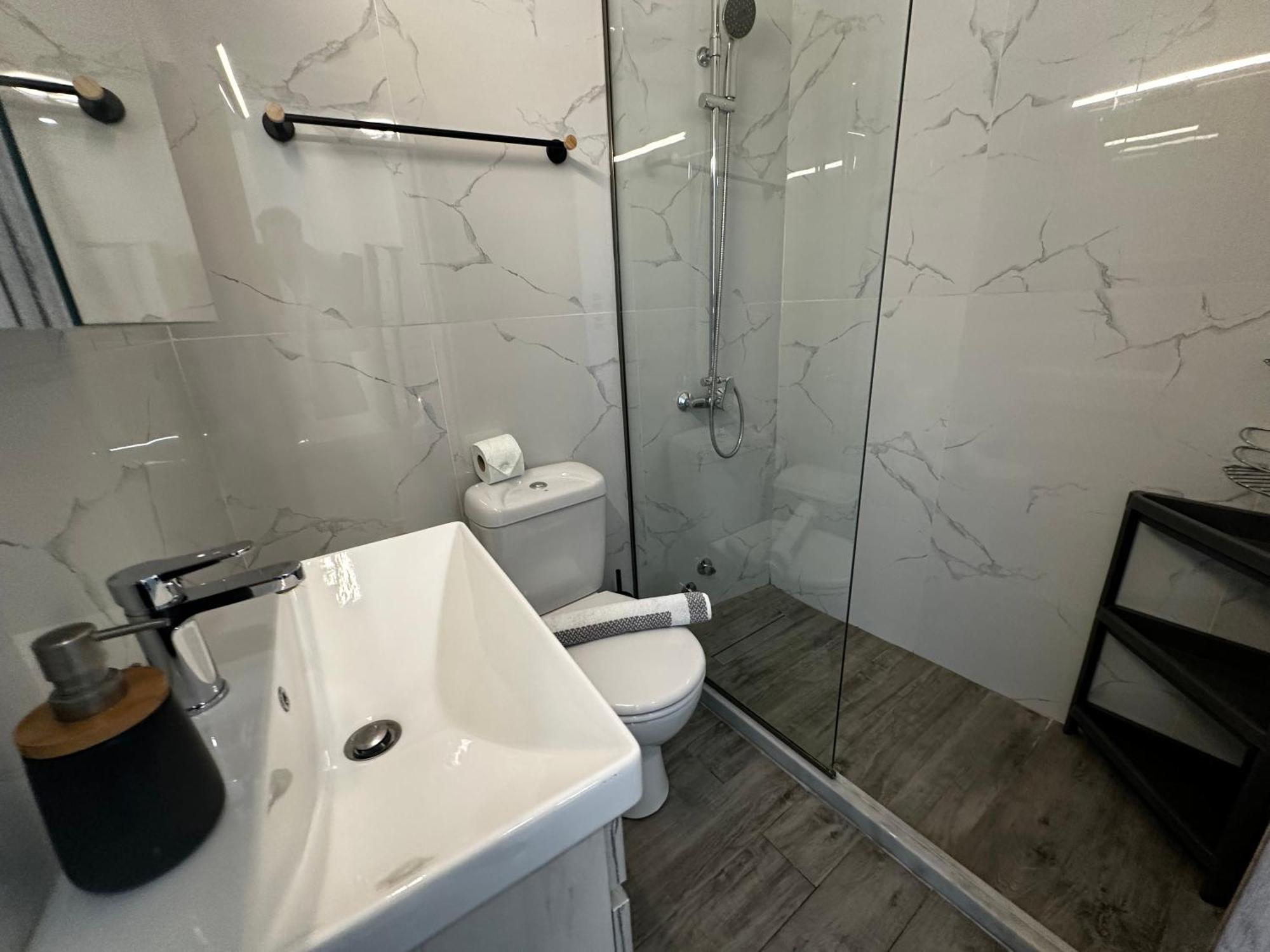 Travelers Luxury Suites, Studios & Apartments コルフ島 エクステリア 写真