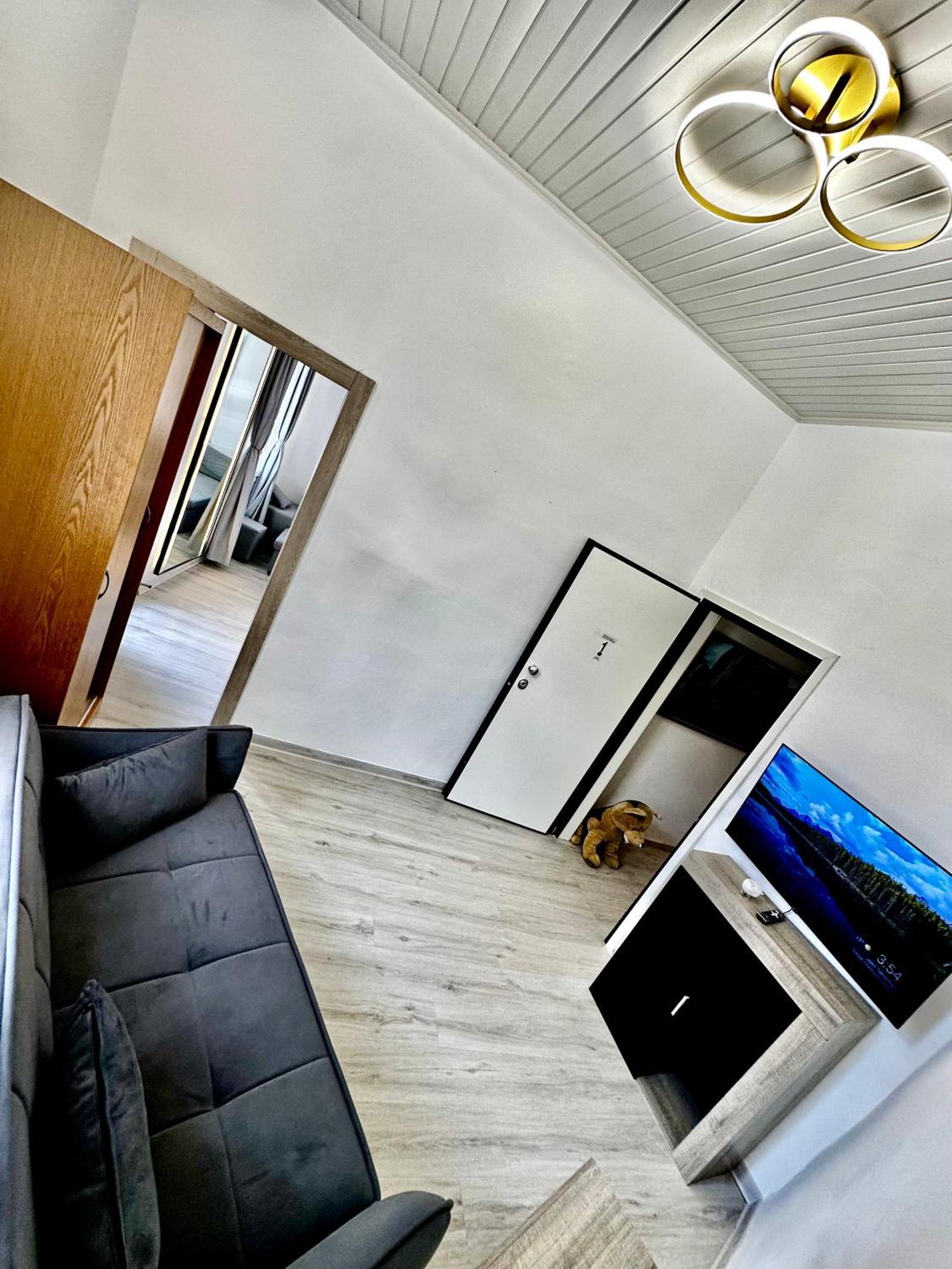 Travelers Luxury Suites, Studios & Apartments コルフ島 エクステリア 写真