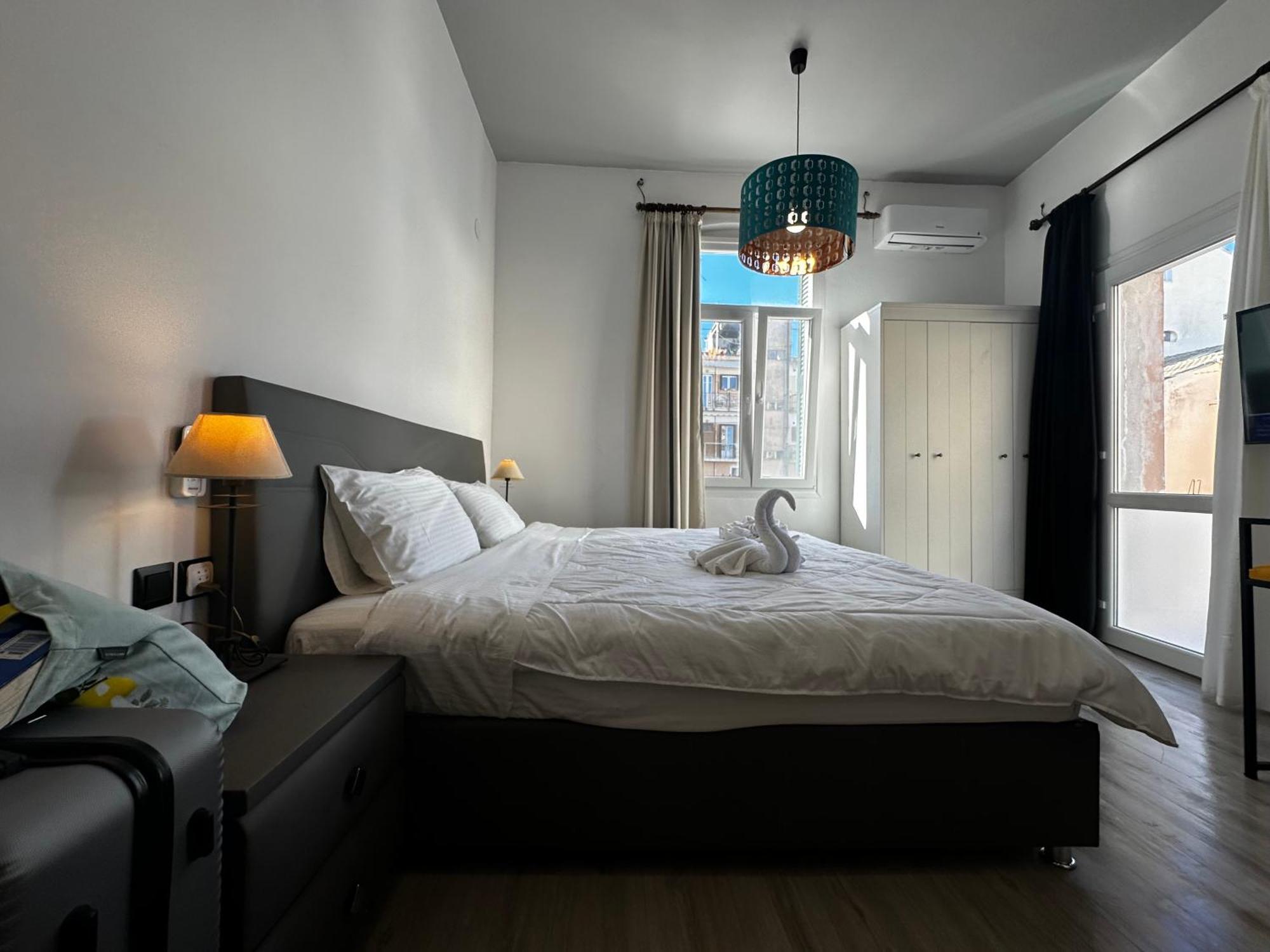 Travelers Luxury Suites, Studios & Apartments コルフ島 エクステリア 写真