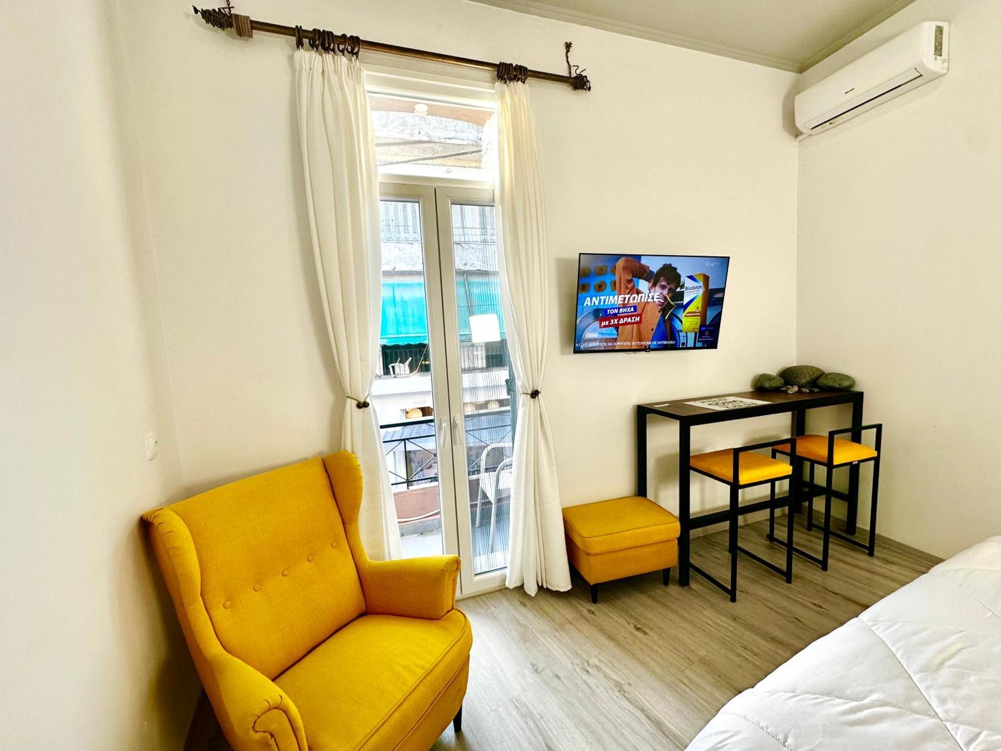 Travelers Luxury Suites, Studios & Apartments コルフ島 エクステリア 写真