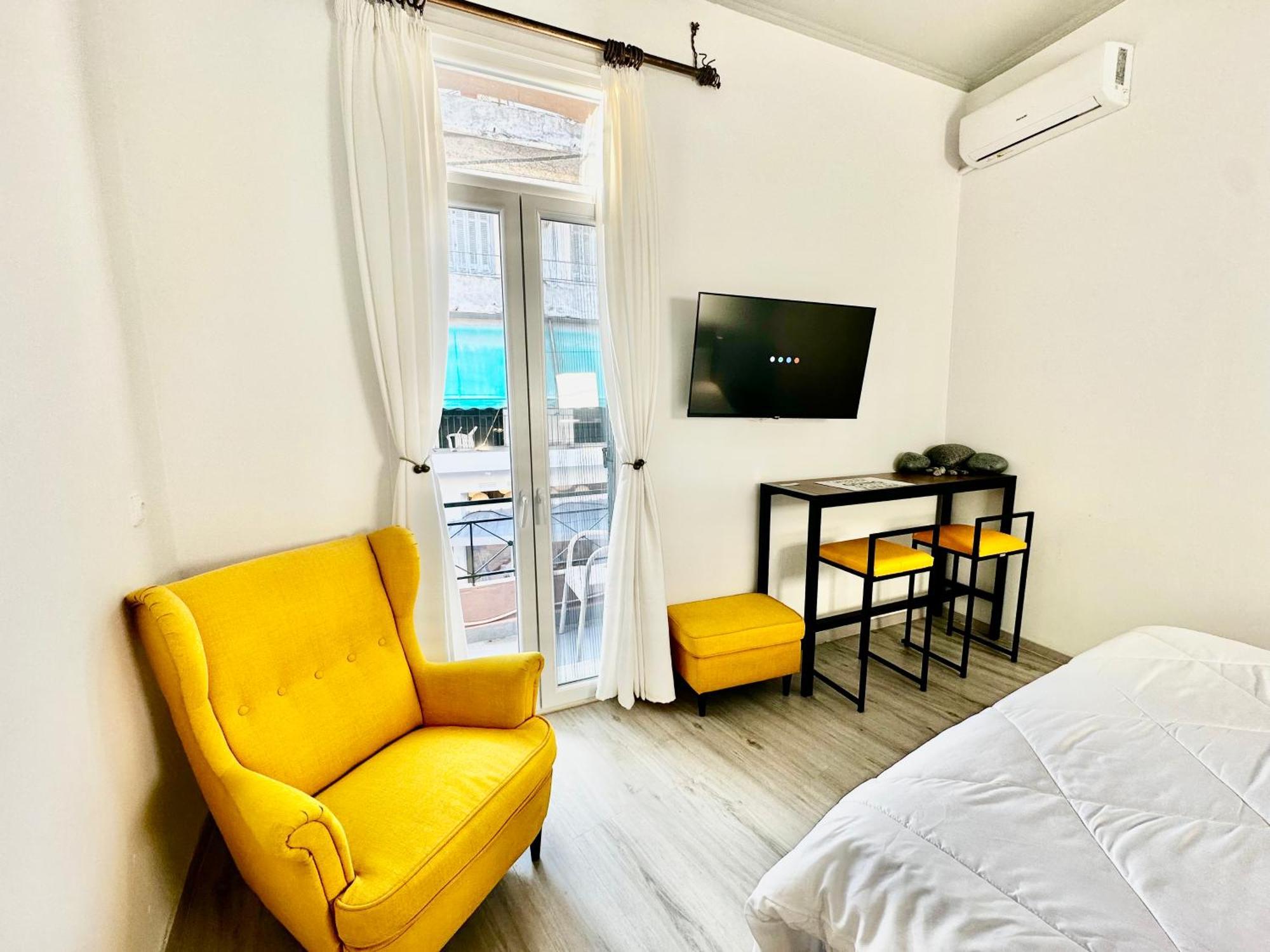 Travelers Luxury Suites, Studios & Apartments コルフ島 エクステリア 写真