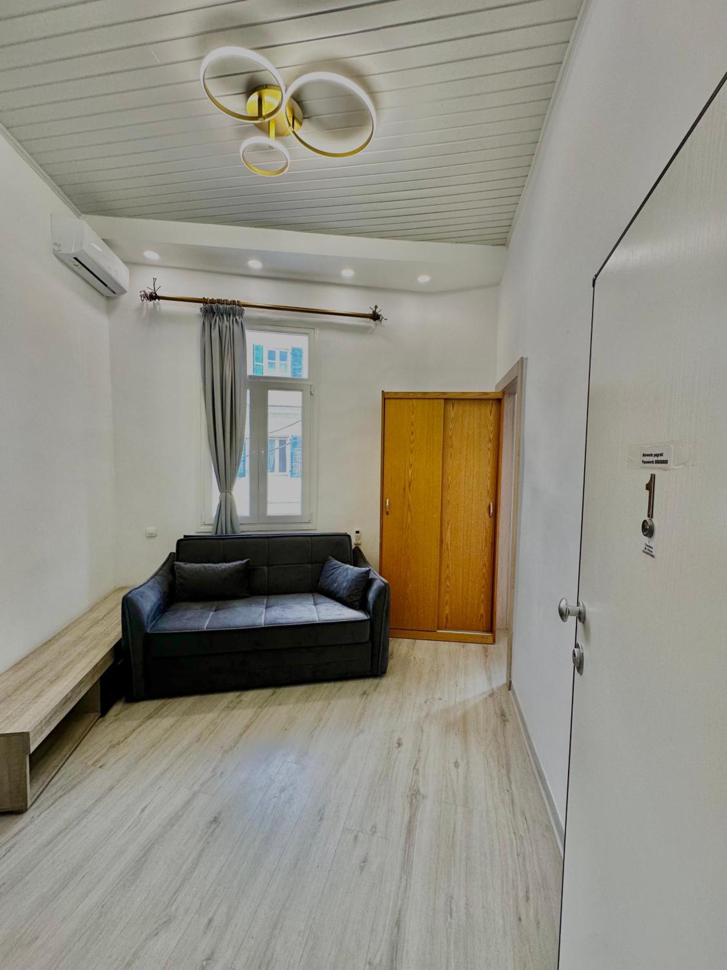 Travelers Luxury Suites, Studios & Apartments コルフ島 エクステリア 写真