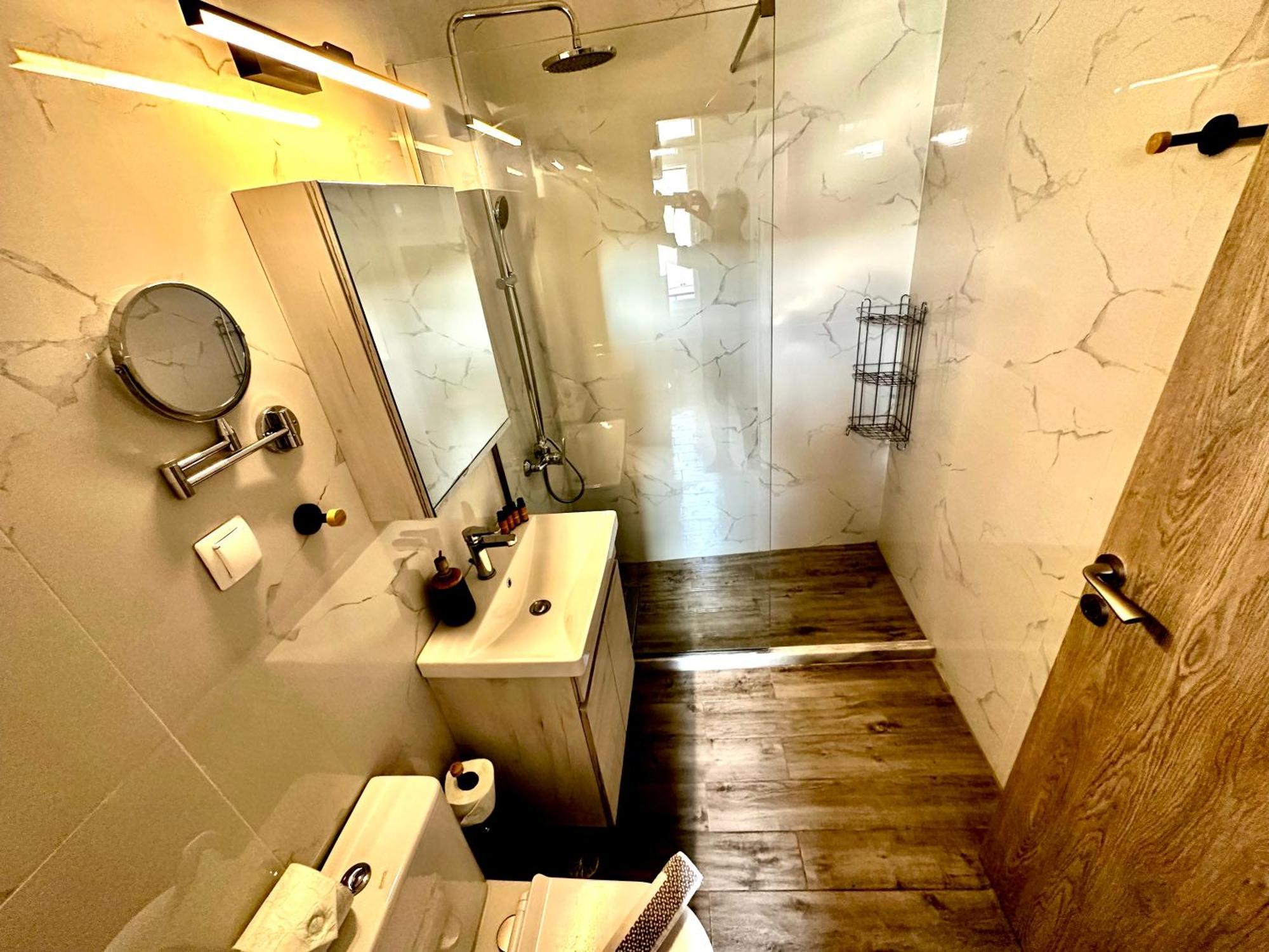 Travelers Luxury Suites, Studios & Apartments コルフ島 エクステリア 写真