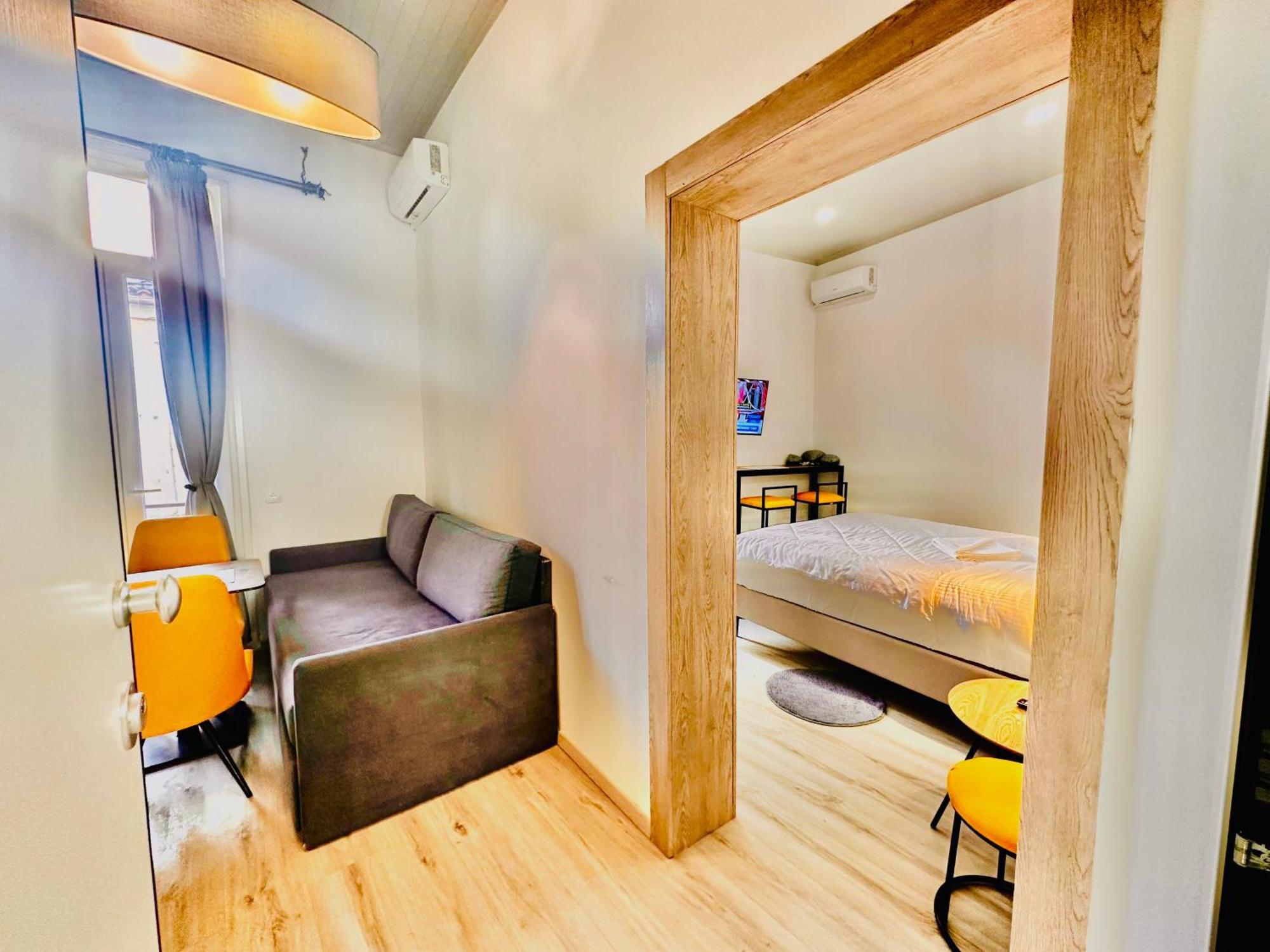 Travelers Luxury Suites, Studios & Apartments コルフ島 エクステリア 写真