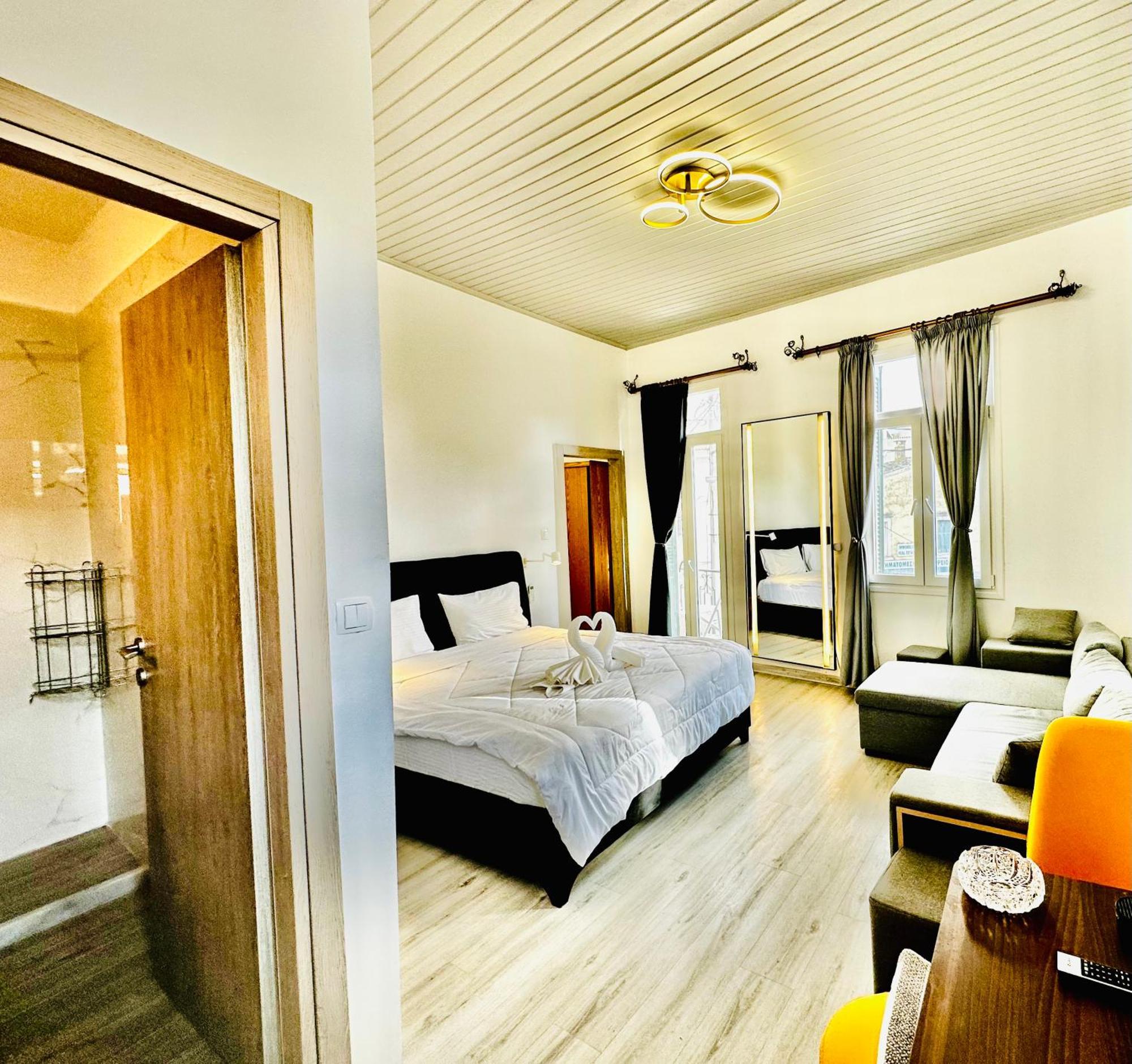 Travelers Luxury Suites, Studios & Apartments コルフ島 エクステリア 写真