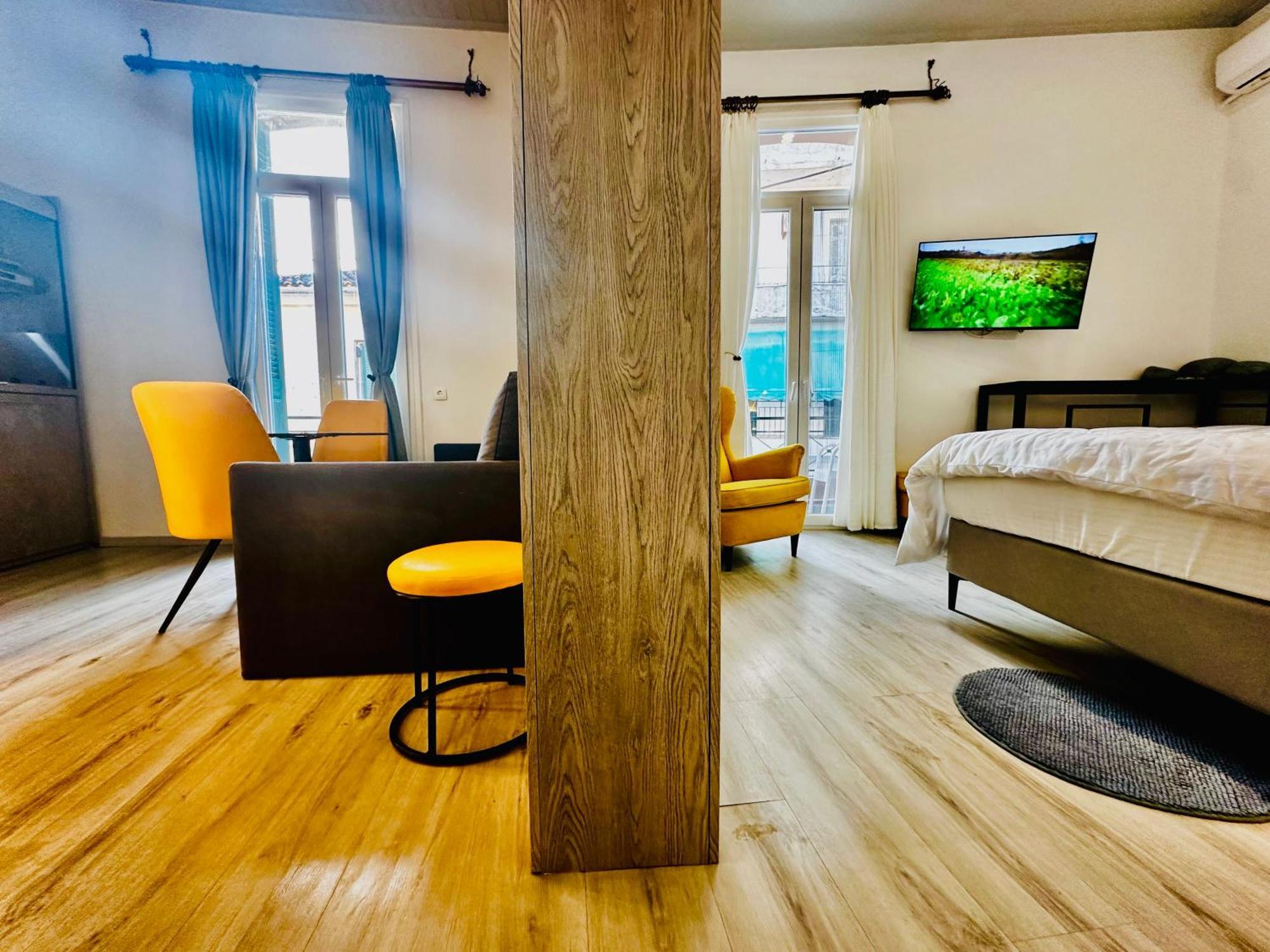 Travelers Luxury Suites, Studios & Apartments コルフ島 エクステリア 写真