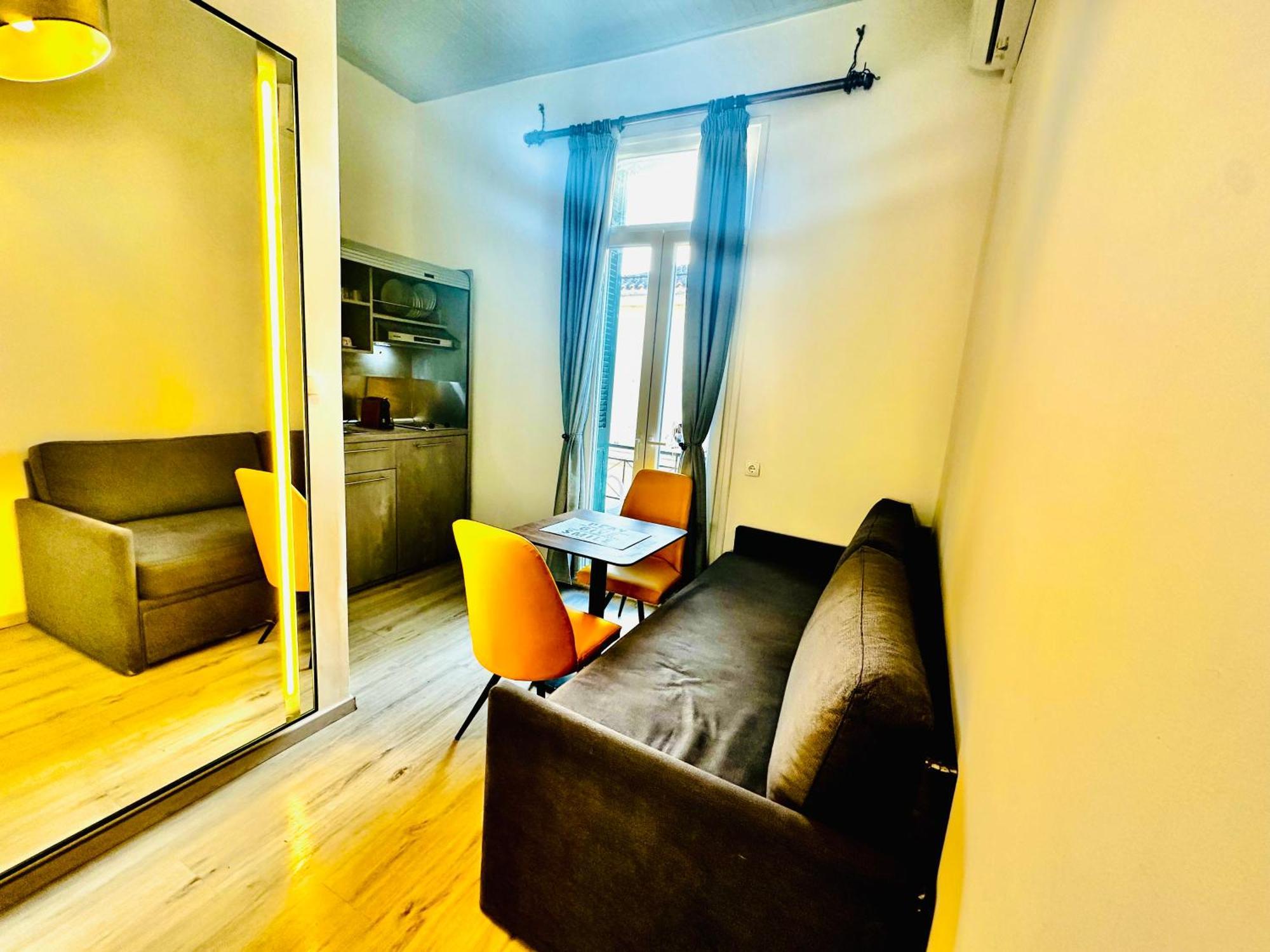 Travelers Luxury Suites, Studios & Apartments コルフ島 エクステリア 写真