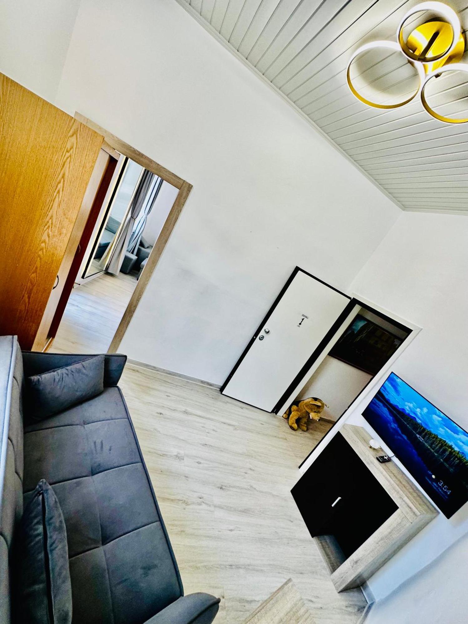 Travelers Luxury Suites, Studios & Apartments コルフ島 エクステリア 写真