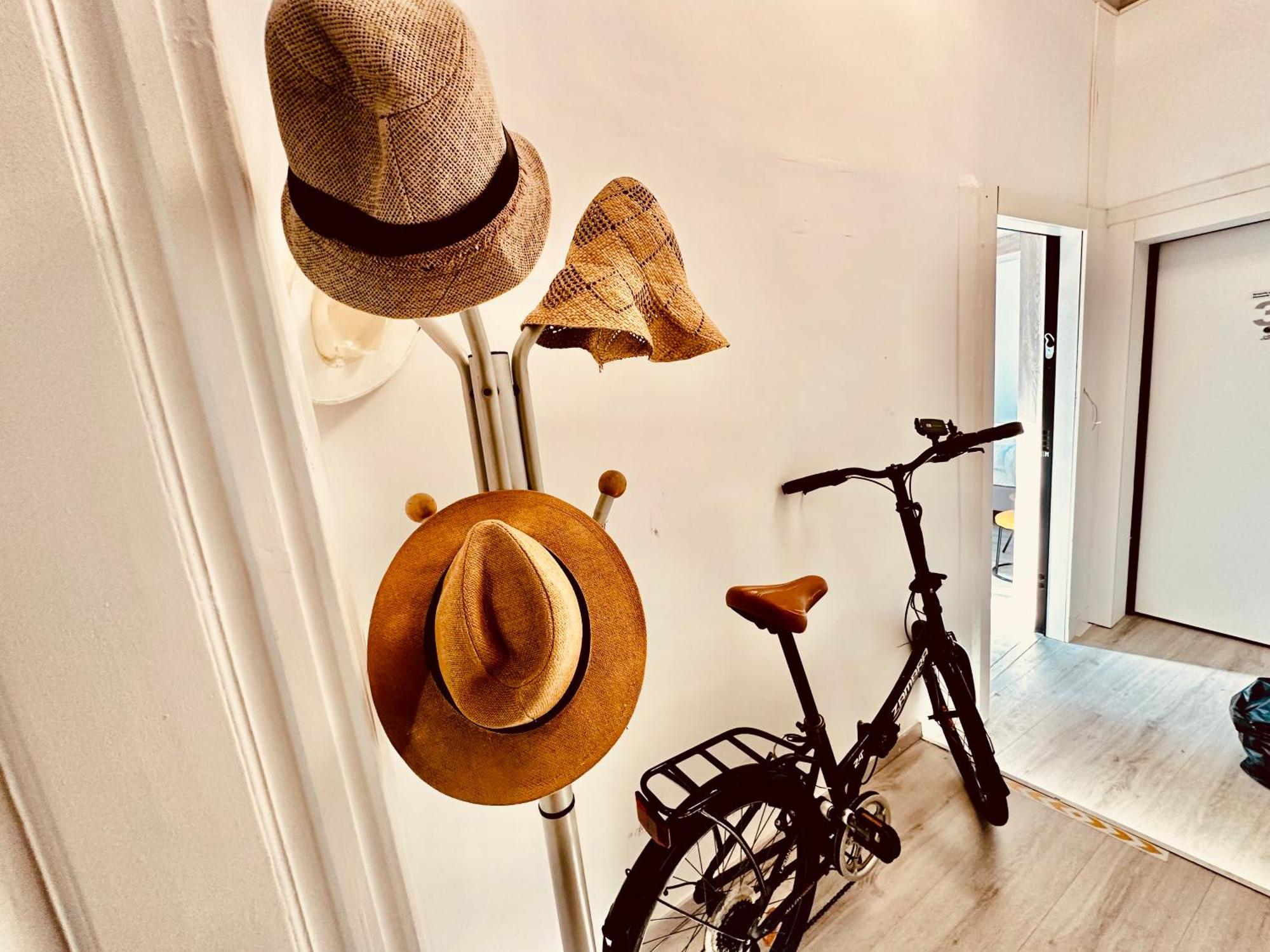 Travelers Luxury Suites, Studios & Apartments コルフ島 エクステリア 写真