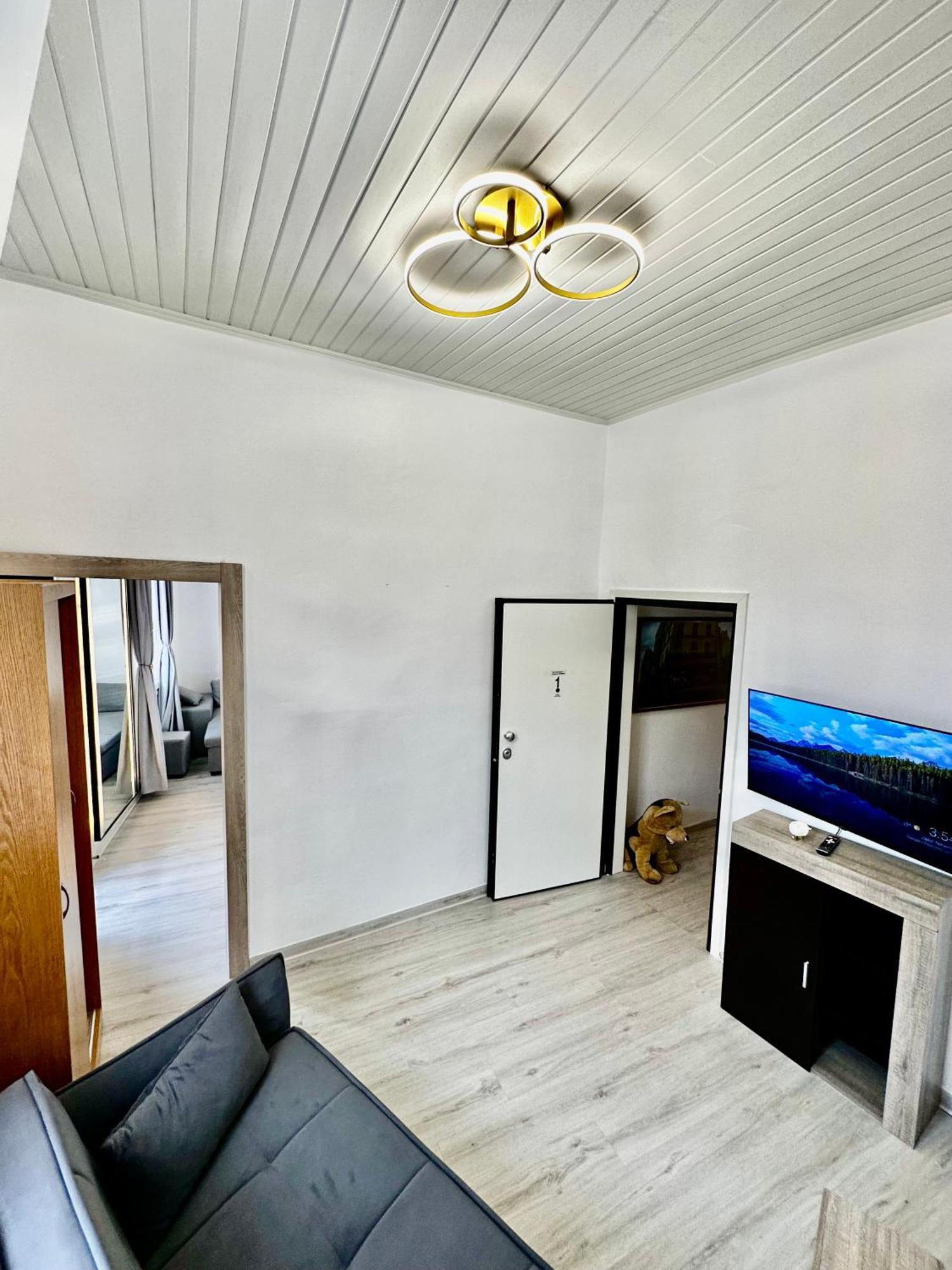 Travelers Luxury Suites, Studios & Apartments コルフ島 エクステリア 写真