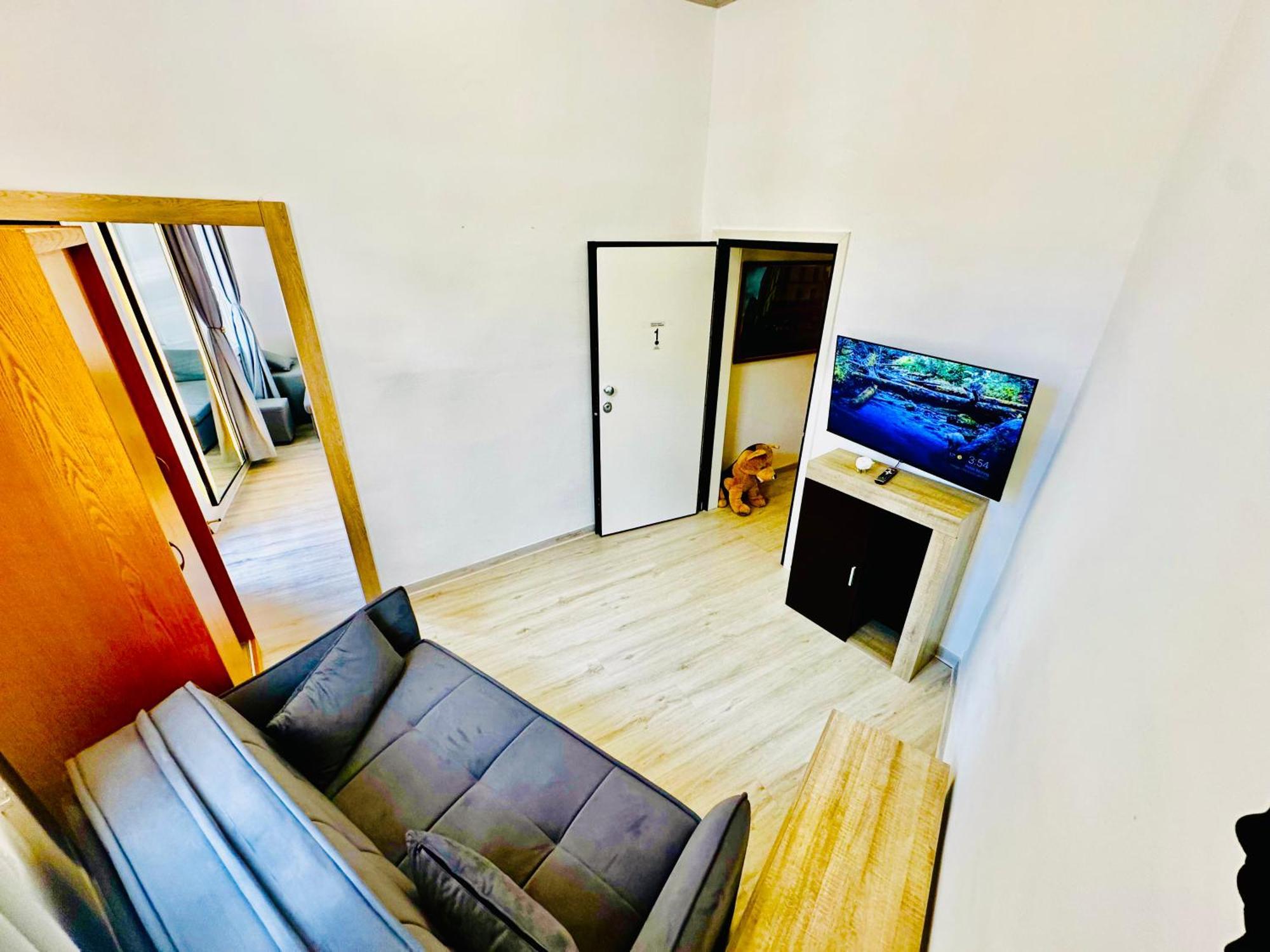Travelers Luxury Suites, Studios & Apartments コルフ島 エクステリア 写真